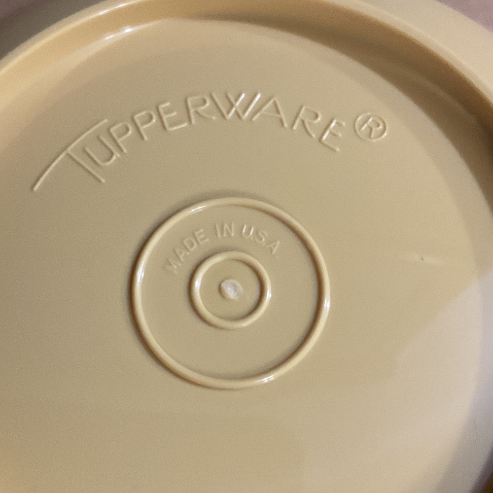 6 Gold color tupperware bowls - Picture 2 of 6